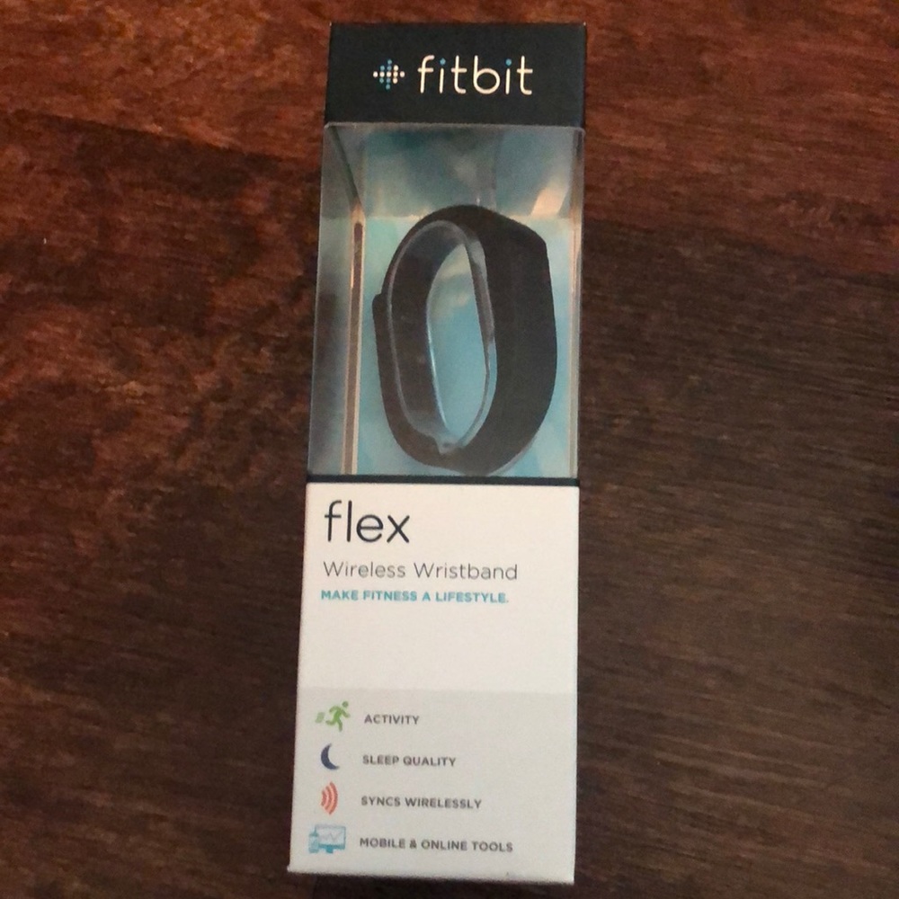 New in box never used Fitbit flex. With additional bands, charging cable.